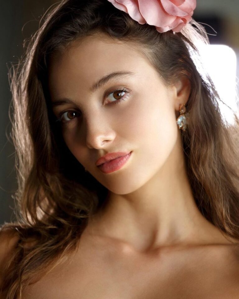 Calypso Muse Biography, Age, Images, Height, Figure, Net Worth - Bioofy
